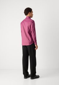 BOSS HANK KENT - Ing - dark pink