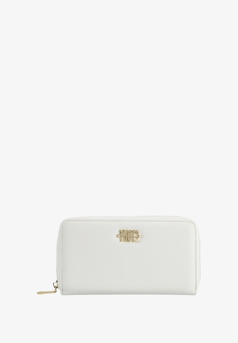 Portafoglio bianco in pelle con superficie testurizzata, hardware dorato, chiusura con zip e logo impresso sulla parte anteriore. Forma rettangolare.