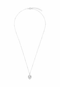 Söljenecklace med en tunn kedja, prydd med en fyrkantig hängande med en intrikat design och en liten ädelstensaccent under hängande.