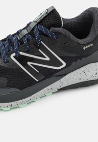 New Balance Zapatillas de trail running - black
