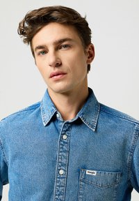 Wrangler Camisa - indigo valley
