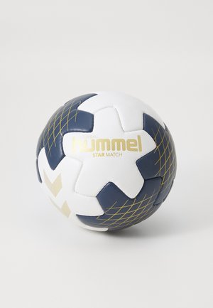 Pallone da pallamano Hummel Star Match caratterizzato da un design bianco e blu navy con un motivo a stelle, dettagli dorati e superficie texturizzata per una migliore presa.