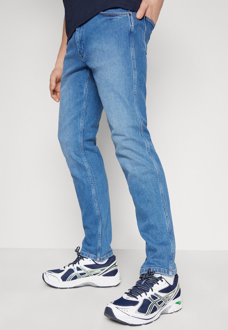 Wrangler SBORO Jeansy Straight Leg/rinsed denim