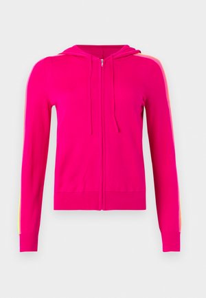 Sweat à capuche zippé rose vif avec cordons de serrage et bandes néon jaunes et orange courant le long des deux manches.