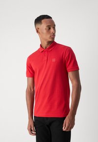BOSS PASSENGER - Polo marškinėliai - medium red