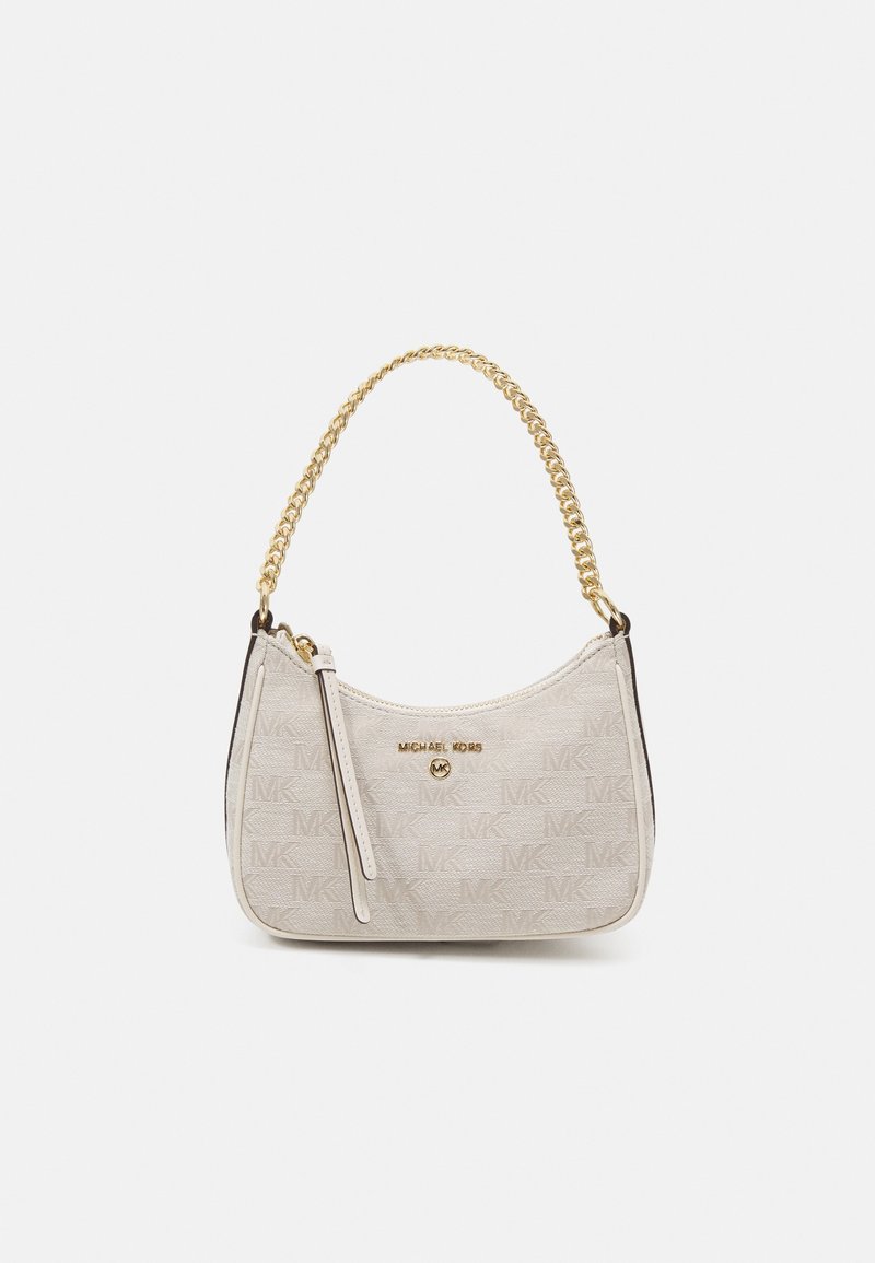 Petit sac à main beige Michael Kors avec une poignée en chaîne dorée et un motif logo, doté d'une fermeture éclair sur le dessus et d'accents métalliques de marque.