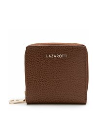 Portafoglio marrone con zip realizzato in pelle testurizzata, caratterizzato da un logo prominente, dettagli in metallo dorato e forma rettangolare compatta.