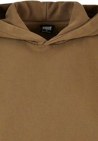 Sudadera de algodón marrón con una gran capucha, diseño sencillo y una etiqueta con "Urban Classics" y la talla "M" en el interior.