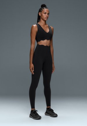 OYSHO, HIGH-RISE COMPRESSIVE CORE CONTROL ANKLE-LENGTH LEGGINGS WITH WAVE DETAIL - Pajkice - black