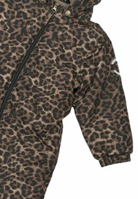 Snowsuit kuosi leopardi ruskeassa ja mustassa. Varustettu vetoketjulla edessä, huppulla ja joustavilla hihansuilla tiukan istuvuuden saavuttamiseksi. Pehmeä, teksturoitu kangas.