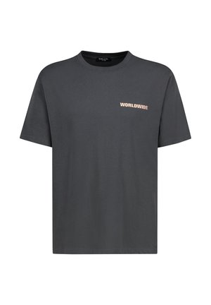 Dunkelgraues T-Shirt mit kurzen Ärmeln und Rundhalsausschnitt, mit hellem beigem "WORLDWIDE"-Schriftzug auf der linken Brust bedruckt.