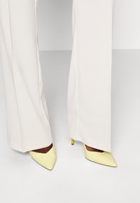 Pinko Tygbyxor - beige