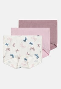 Drei Paare Kinderunterhosen: eine weiße mit Schmetterlingsmotiven, eine rosa und eine sanftlila, alle aus weichem, dehnbarem Stoff.