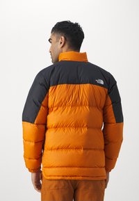 The North Face DIABLO JACKET - Chaqueta de plumas - desert rust/black