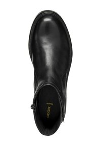 Bottine noire en cuir avec une finition lisse, fermeture éclair sur le côté et doublure intérieure douce. Présente un bout rond et des accents minimalistes.
