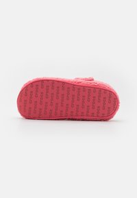 Crocs CLASSIC COZZZY UNISEX - Tøfler - hot blush