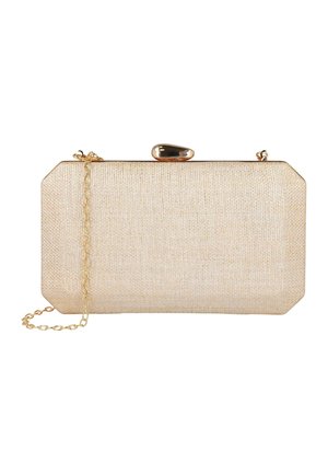 Bolso de mano rectangular dorado con superficie texturizada, correa de cadena dorada y cierre ovalado en la parte superior sobre fondo blanco.