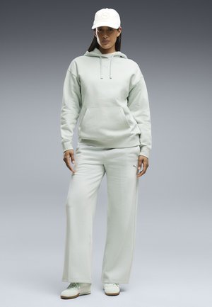 Puma, ESSENTIALS CAT FLEECE HOSE MIT WEITEM BEIN - Pantalones deportivos - créme de mint