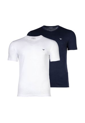 Dos camisetas de hombre con cuello en V, una blanca y otra azul marino, cada una con un pequeño logo en el lado izquierdo del pecho.