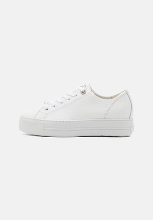 Sneakers - white