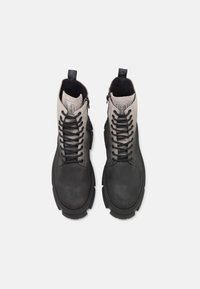 Steve Madden TANKER-M - Botines con cordones - grey/black