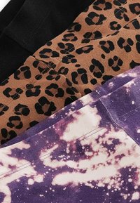 Next 3 PACK CYCLE - REGULAR FIT - Kratke hlače - animal print black purple tie dye print