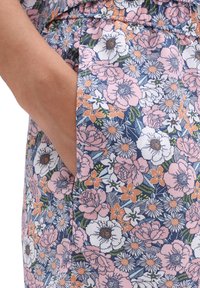 Vans SUMMER PRINT WOVEN SHORT - Shorts - retro floral