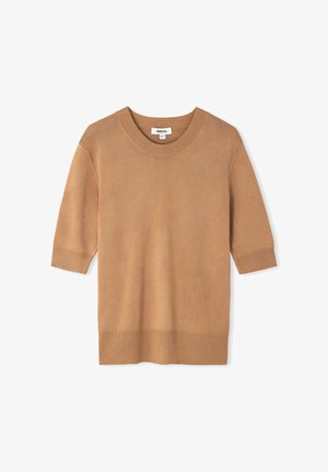 Suéter de punto de manga corta color camello con puños, dobladillo y cuello redondo acanalados, mostrado extendido sobre un fondo blanco.