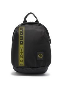 Zaino nero con superficie texturizzata, una striscia gialla prominente con l'etichetta "DESIGN", una maniglia superiore e un piccolo logo.