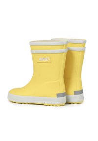 Gelbe Gummistiefel mit weißen und grauen Akzenten, ausgestattet mit einer verstärkten Sohle und einer glatten Oberfläche. Logo an der Seite angebracht.