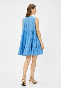 Koton CREW NECK SLEEVELESS TIERED MINI  - Vapaa-ajan mekko - blue