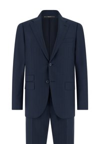 Marineblauer Nadelstreifen-Anzug mit abgestepptem Revers, zwei vorderen Knöpfen, Pattentaschen und passenden Hosen, die unten sichtbar sind.