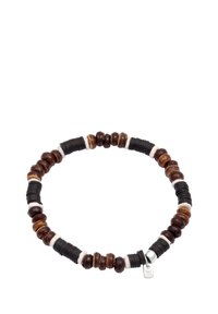 Elastisches Armband mit braunen und schwarzen Holzkugeln, die mit weißen Akzenten und einem kleinen silbernen Anhänger abwechseln. Glatte Textur.