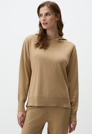 - Bluza