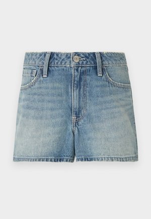 Pantalones cortos de mezclilla azul claro con botón frontal, cremallera, presillas para cinturón y bolsillos delanteros, colocados planos sobre un fondo blanco.