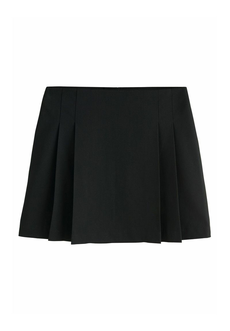 Sort plisseret nederdel med off-the-shoulder design, glat tekstur og en udvidet form, velegnet til forskellige anledninger.