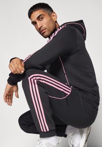 adidas Performance INTER MIAMI CF URBAN PURIST TRAVEL - Article de supporter d'équipe de club - black