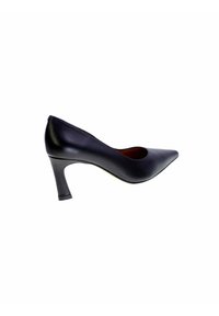 Décolleté nera in pelle con tacco alto, punta affusolata e design modestamente curvo. Presenta una silhouette elegante e una consistenza liscia.