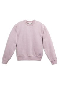 Sweatshirt in pile viola chiaro con collo a giro, polsini e orlo a costine, e una piccola patch con logo sul lato sinistro in basso. Texture morbida.