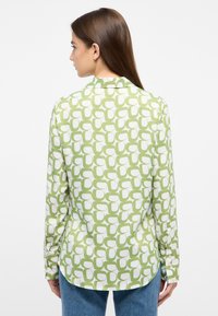 Eterna VISKOSEBLUSE - REGULAR FIT - Button-down blouse - grün