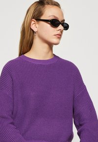 NMMAYSA L/S STRIPE O-NECK KNIT Eggnog-BLACK