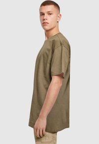 Just Rhyse CROCODILESMILE - Apdrukāts T-krekls - olive