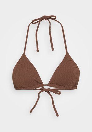 Haut de bikini marron avec des bonnets triangulaires, en matériau texturé, noué derrière le cou et avec un nœud central. Dispose d'une petite étiquette de logo sur le côté.