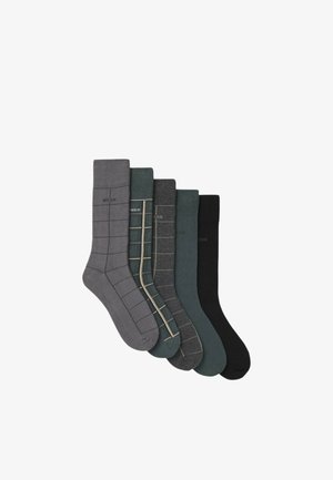 Cinque paia di calzini in varie tonalità di grigio, verde e nero. Caratteristiche includono motivi a griglia e una texture liscia. Design in tessuto elastico.