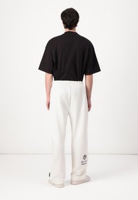 Carlo Colucci Tepláky - off-white