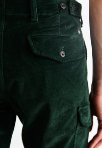 DOCKERS SLIM TAPERED - Pantalon cargo - deep forest