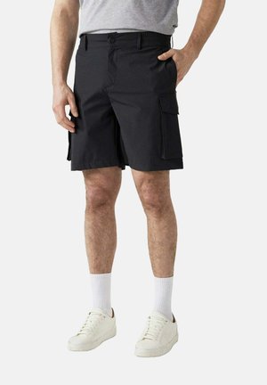 Schwarze Cargo-Shorts aus leichtem Stoff, ausgestattet mit Seitentaschen, einem Knopf und einem elastischen Bund sowie einem lockeren Schnitt über dem Knie.