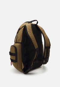 Oakley BATHROOM SINK UNISEX - Nahrbtnik - coyote