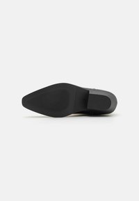 ONLY SHOES ONLBRONCO MID - Kaubojiški / motociklininko stiliaus batai - off white/black
