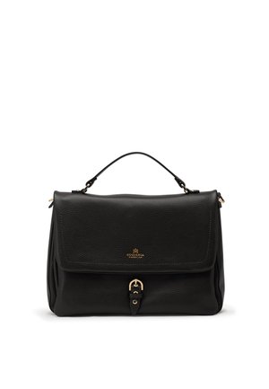 Sac à main en cuir noir texturé avec poignée sur le dessus, rabat frontal et fermeture à boucle dorée, affichant un petit logo de marque doré sur le rabat.